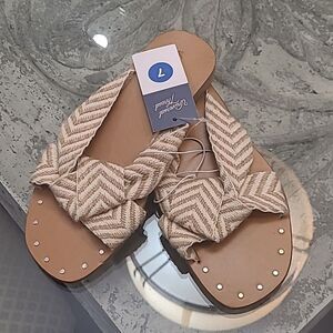 𝅺universal Thread Slippers 7 New